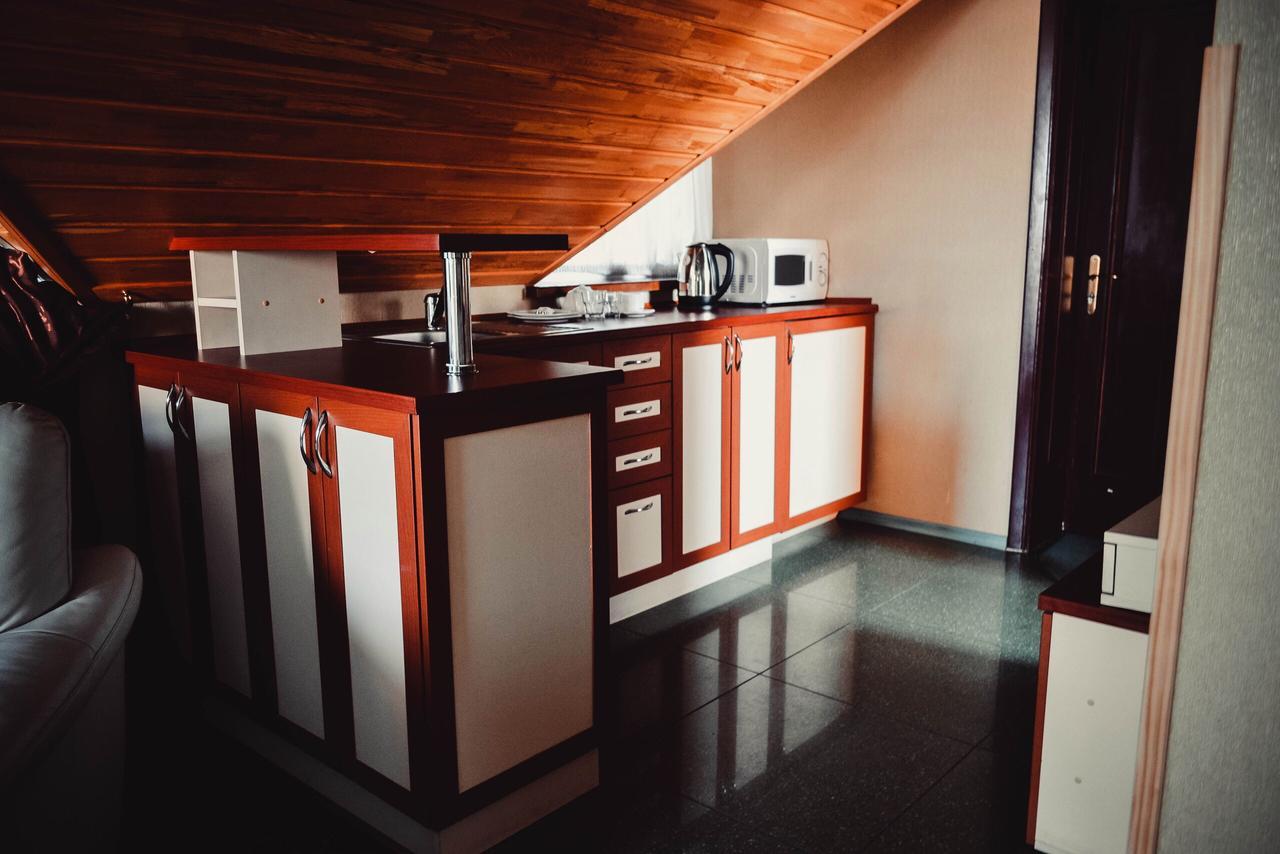 Tri Dorogi Hotel ลวีฟ ภายนอก รูปภาพ