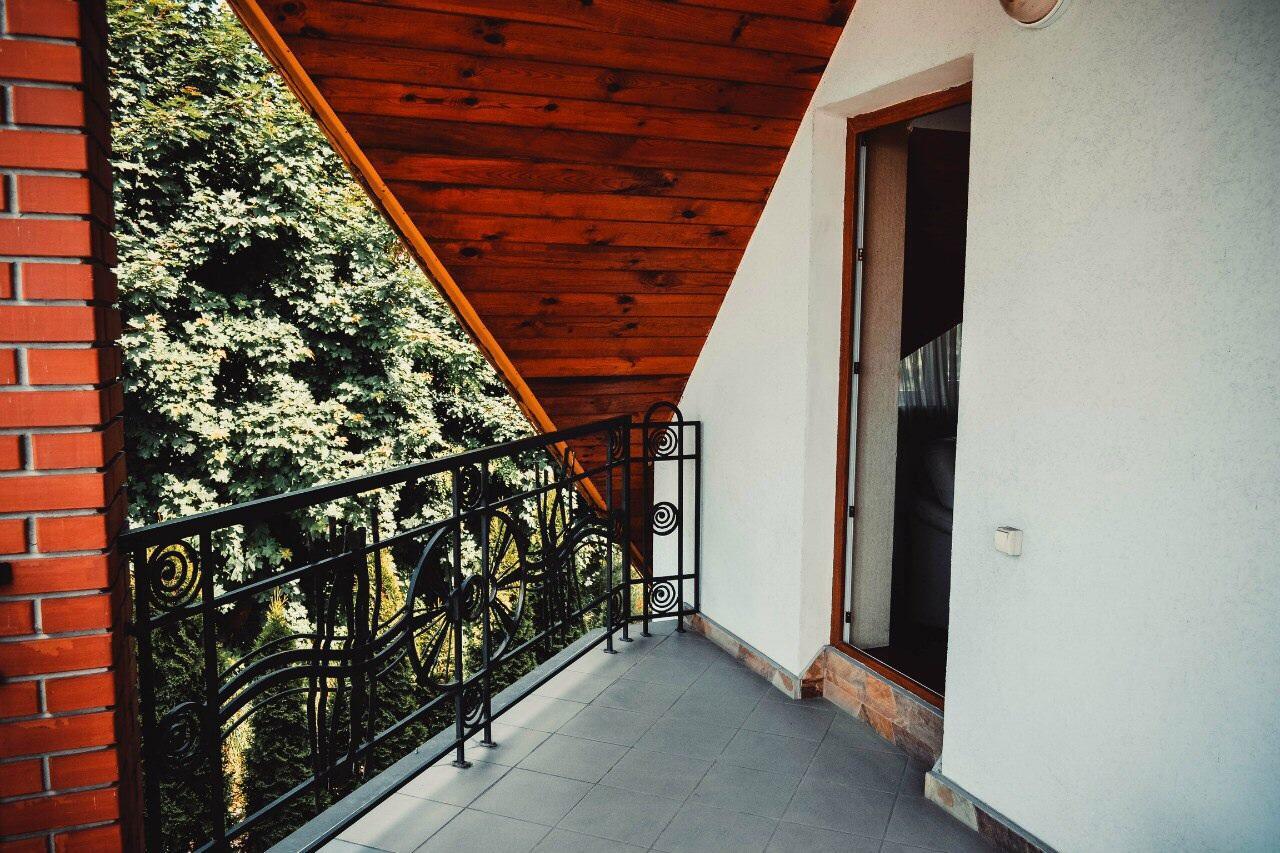 Tri Dorogi Hotel ลวีฟ ภายนอก รูปภาพ