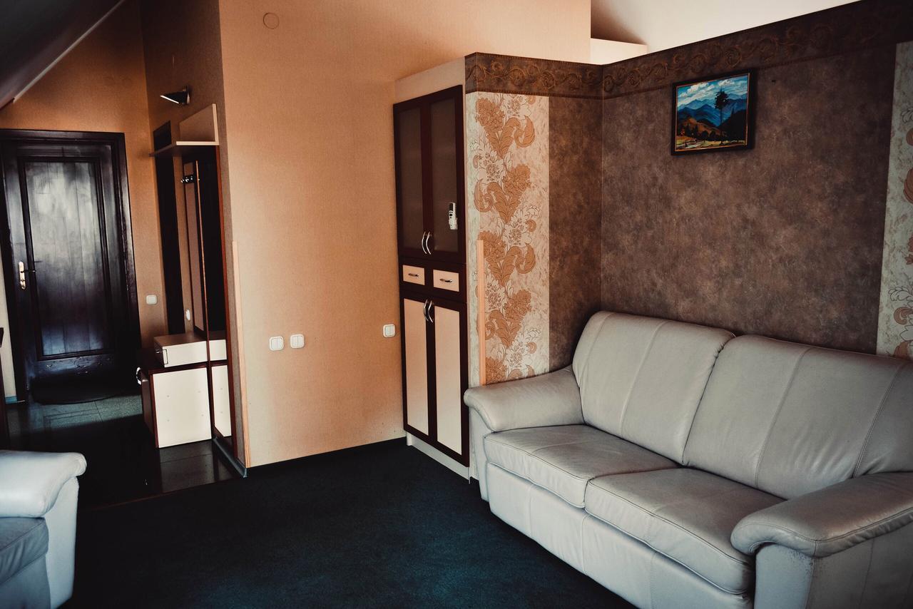 Tri Dorogi Hotel ลวีฟ ภายนอก รูปภาพ